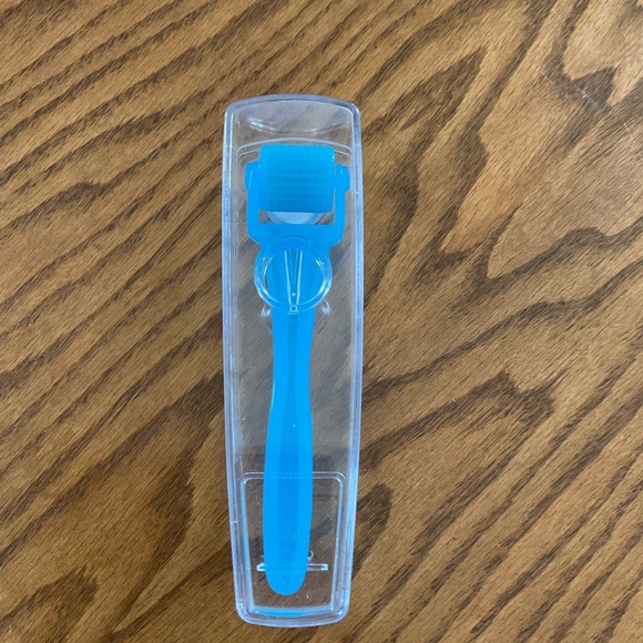 Rodan + Fields Redefine Micro-Exfoliating Roller - Picture 5 of 5